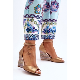 Kožené sandály na klínku Laura Messi 2603/784 Gold zlatý 1