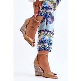 Kožené sandály na klínku Laura Messi 2603/784 Gold zlatý 2