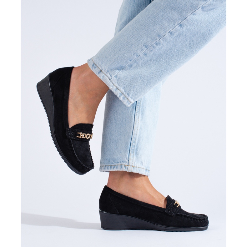 Černé semišové boty na klínku od Shelovet černá 1