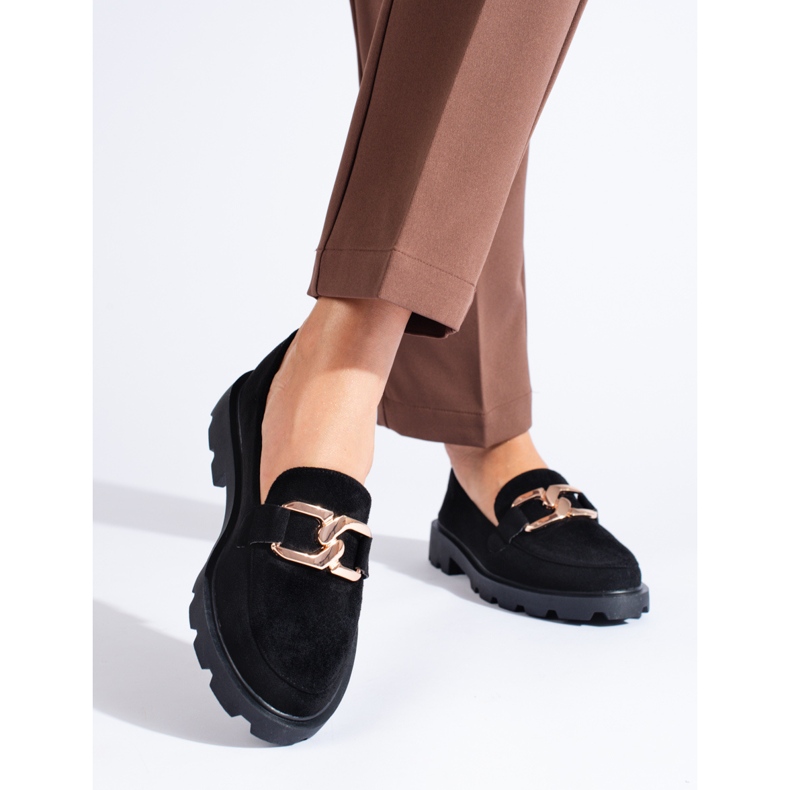 Černé semišové kozačky s řetízkem od Shelovet černá 1