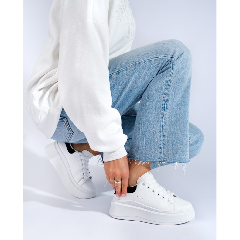 Dámské bílé sportovní boty Shelovet bílý 1