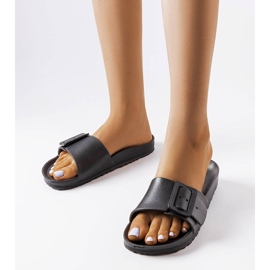 Černé gumové jezdce s přezkou od firmy Nelm černá 1