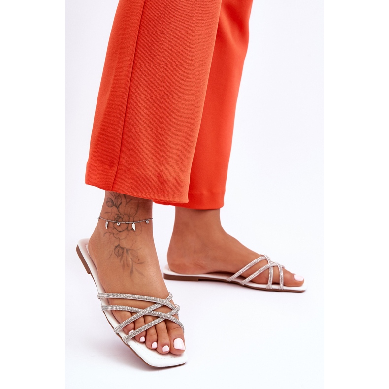 PG1 Dámské sandály s pruhy a kamínky bílé Leomi bílý 2