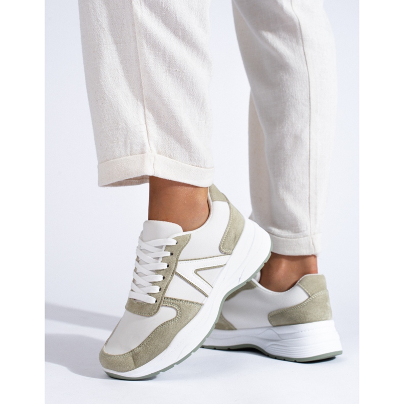 Béžovo bílé dámské sportovní boty značky Shelovet béžový bílý 1