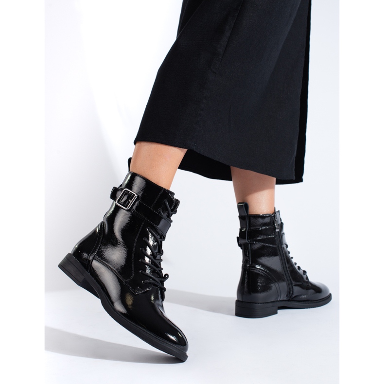 Černě lakované dělníky Shelovet černá 1