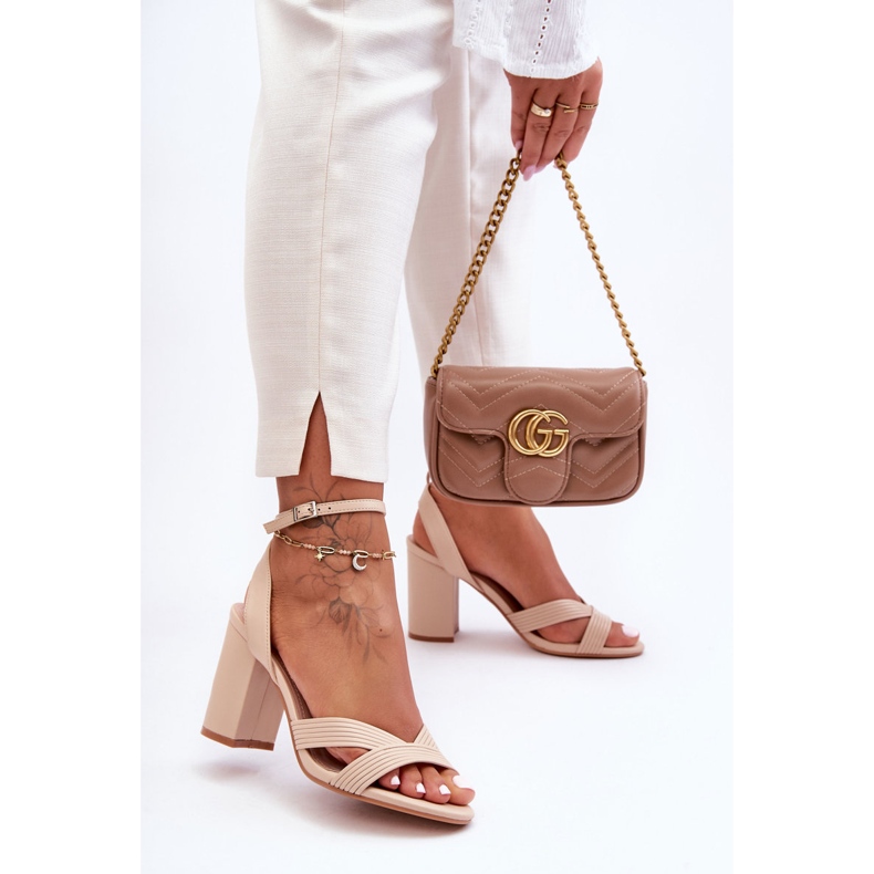 Kožené klasické sandály na béžovém zipovém podpatku béžový 1