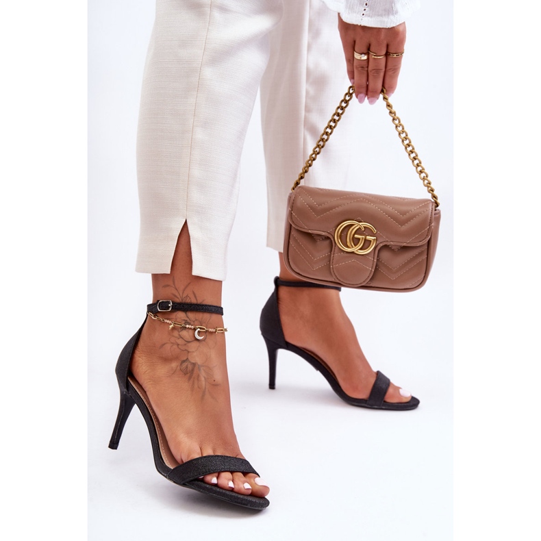 Lesklé černé sandály na vysokém podpatku Gedna černá 2