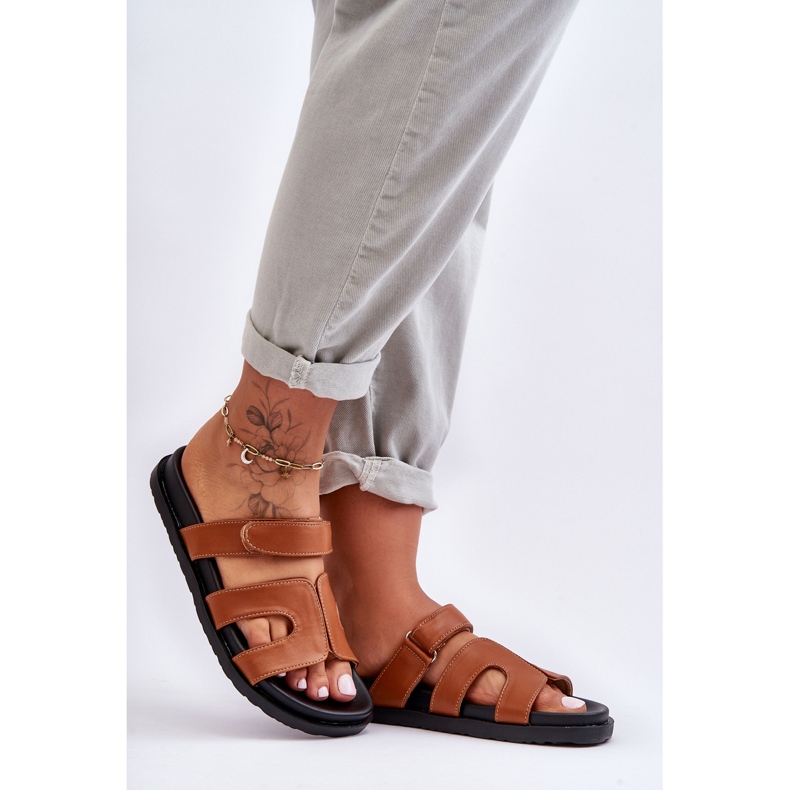 FJ1 Kožené klasické dámské pantofle na suchý zip Brown Amedon hnědý 1