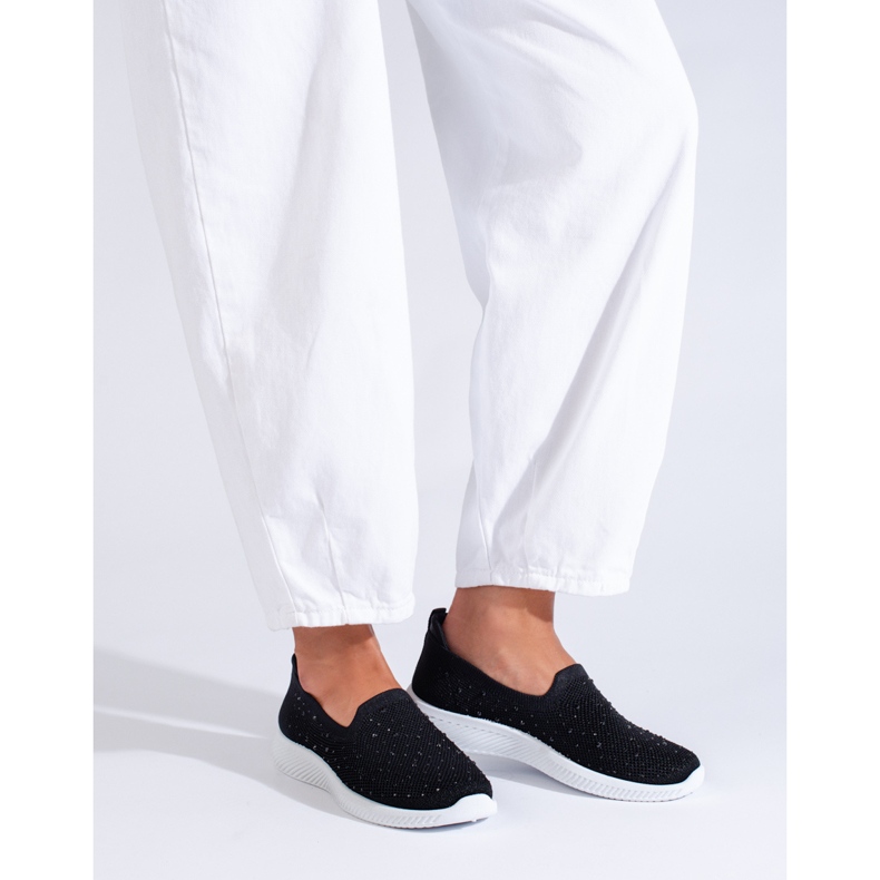 Černé látkové slip-on boty s cvočky od Shelovet černá 2