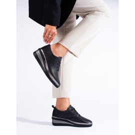 Černé kožené boty na klínku značky T.Sokolski černá 2