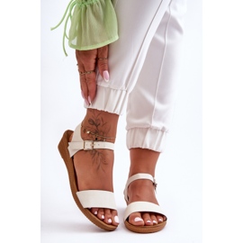 Klasické bílé sandály Arya na nízkém klínu bílý 2 Klasické bílé sandály Arya na nízkém klínu bílý 2