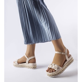 Béžové sandály na platformě od Katrin zelená 1