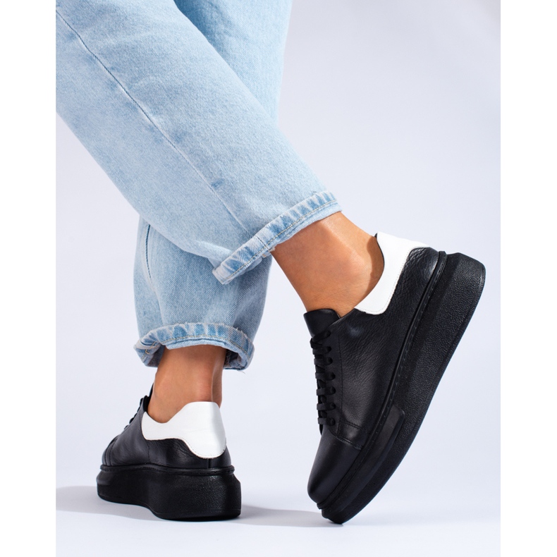 SHELOVET Černé klasické dámské sportovní boty značky T.Sokolski černá 1