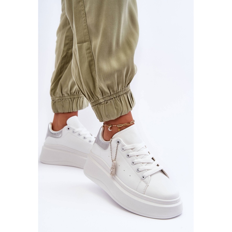 PS1 Dámská sportovní obuv na masivní platformě bílá a stříbrná Mariell bílý 1 PS1 Dámská sportovní obuv na masivní platformě bílá a stříbrná Mariell bílý 1