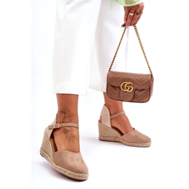 Semišové béžové klínové sandály béžový 6