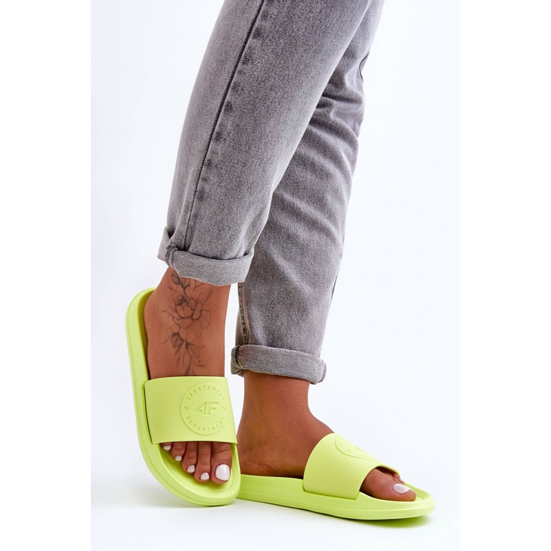 Dámské sportovní pantofle 4F 4FSS23FFLIF069-72S Lime zelená 1