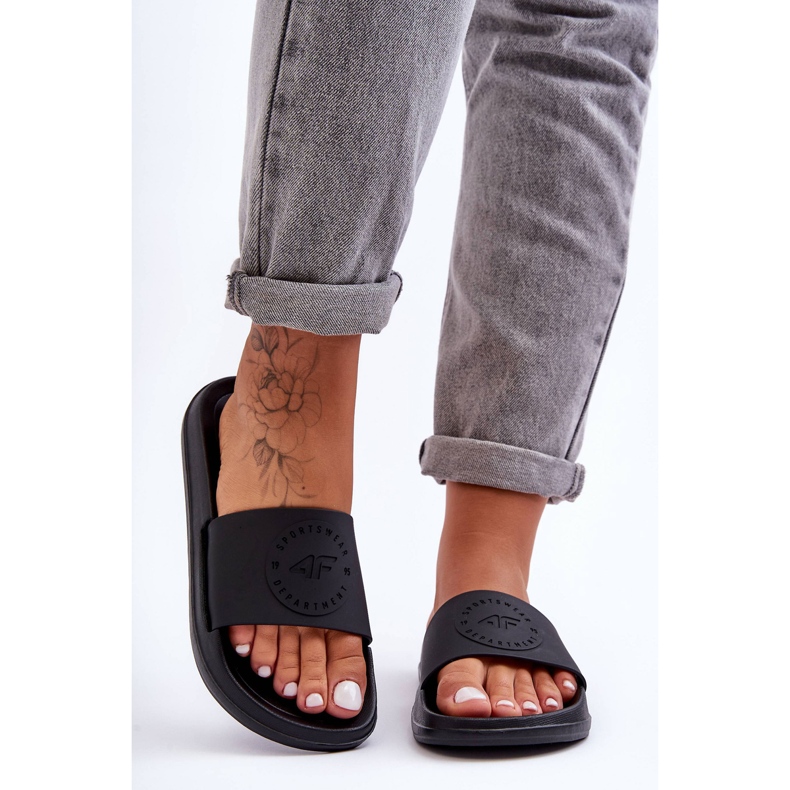 Dámské sportovní pantofle 4F 4FSS23FFLIF069-72S Černé černá 1