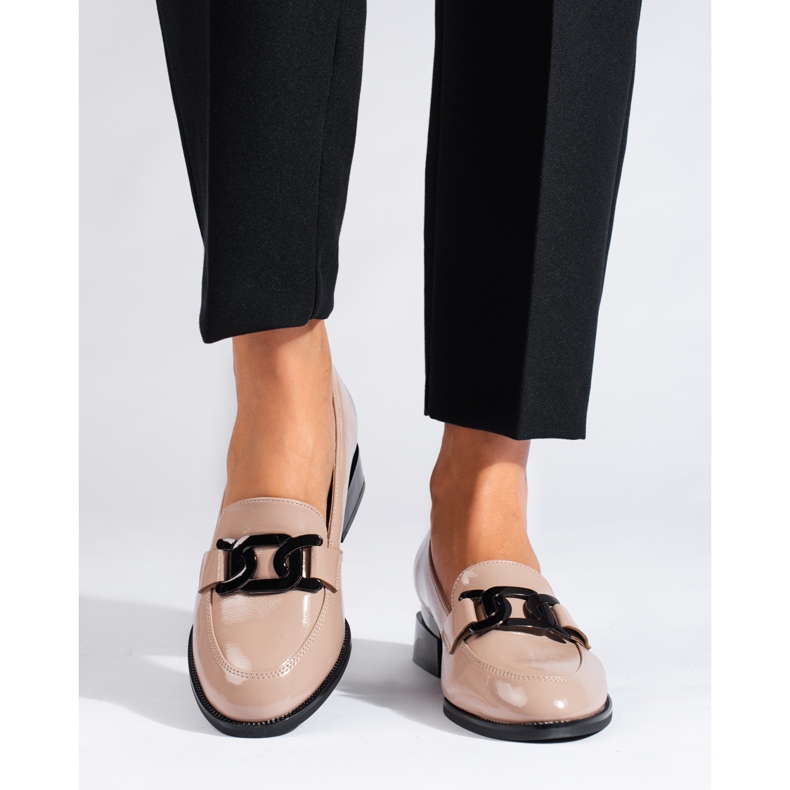 Dámské béžové lakované boty s přezkou Vinceza béžový 1