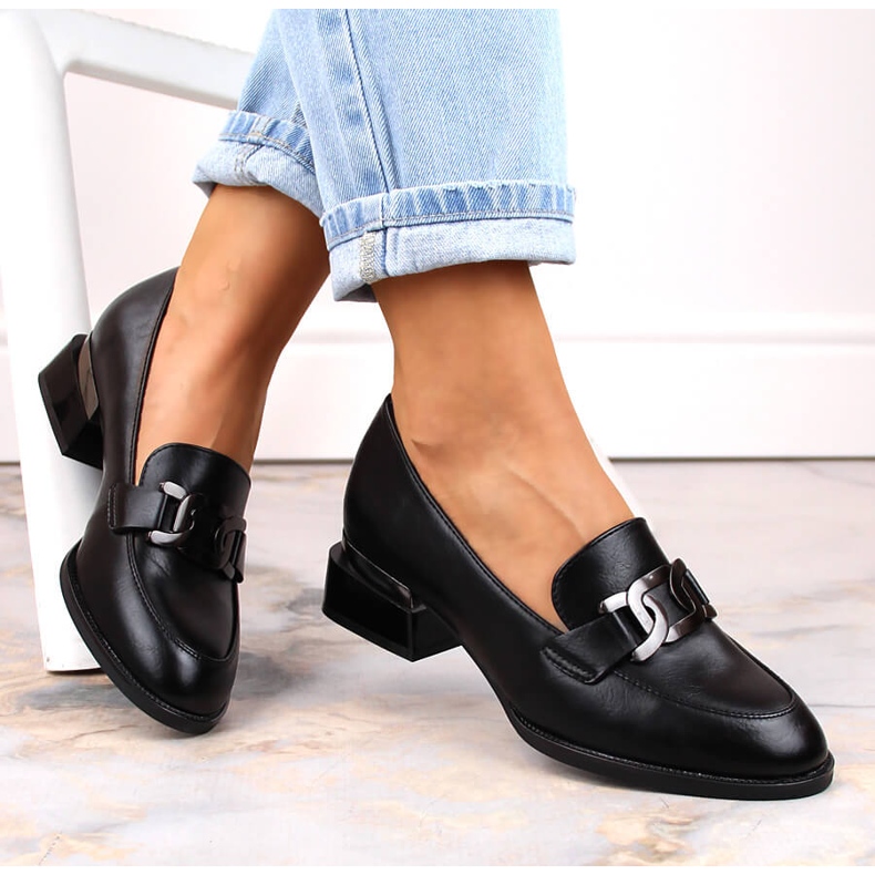 Ploché boty s řetízkem černé Vinceza 58162 černá 1