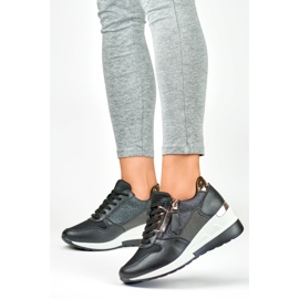 Elegantní černé sportovní boty na klínku černá 2 Elegantní černé sportovní boty na klínku černá 2