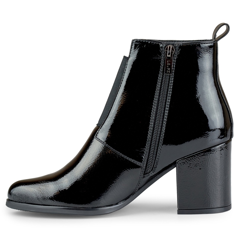 Lakované elegantní černé elastické dámské kozačky černý 1