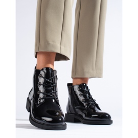 Dámské lakované černé kozačky Vinceza černý 1