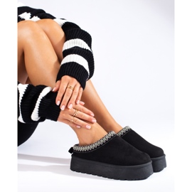 Černé semišové pantofle od Shelovet černá 1