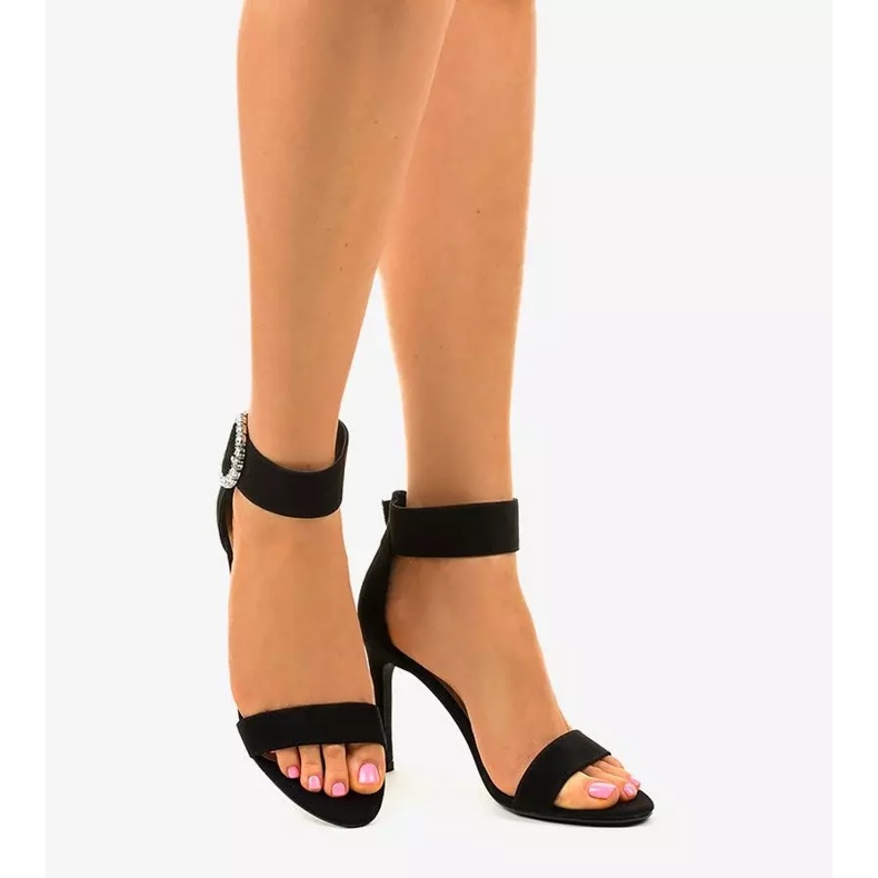 Černé sandály na jehlovém podpatku z eko semiše 91761-3 černá 2