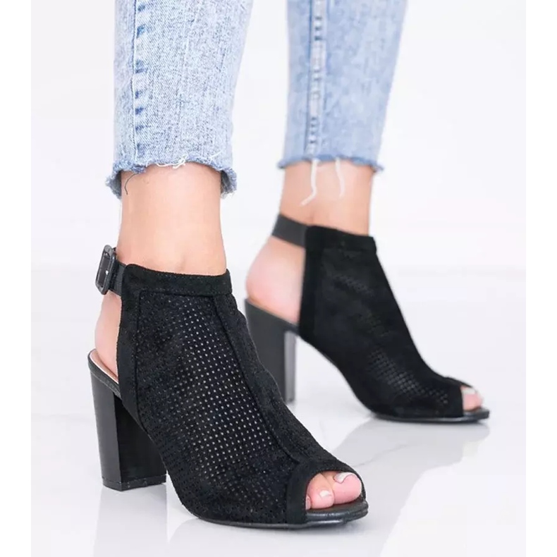 Černé prolamované sandály na sloupku Veronika černá 1