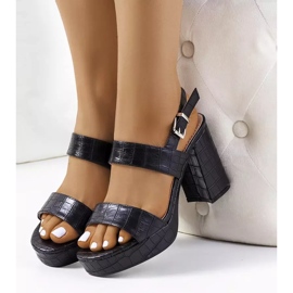 Černé sandály na sloupku Liv černá 2