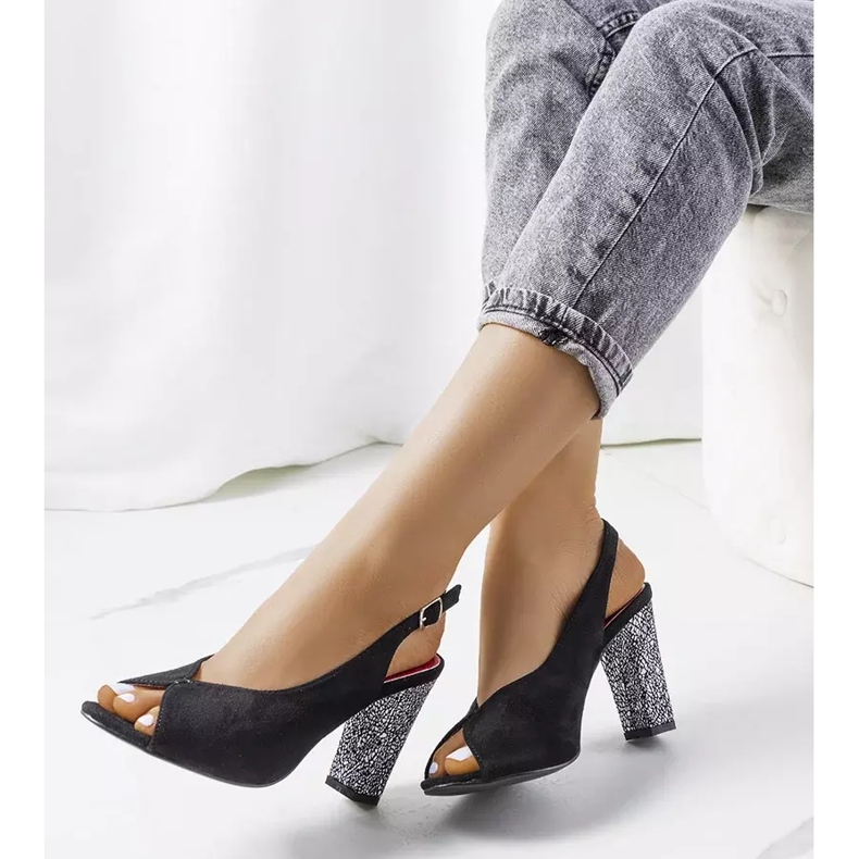 Černé semišové sandály od Bonnie černá 2