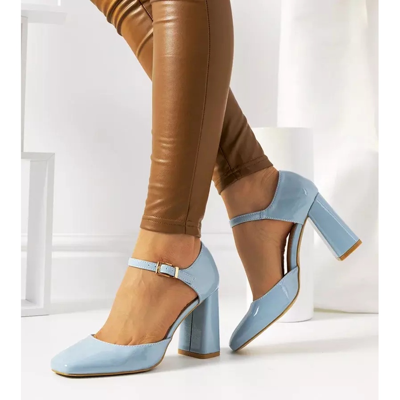 Modré lodičky na sloupku Clement modrý 2