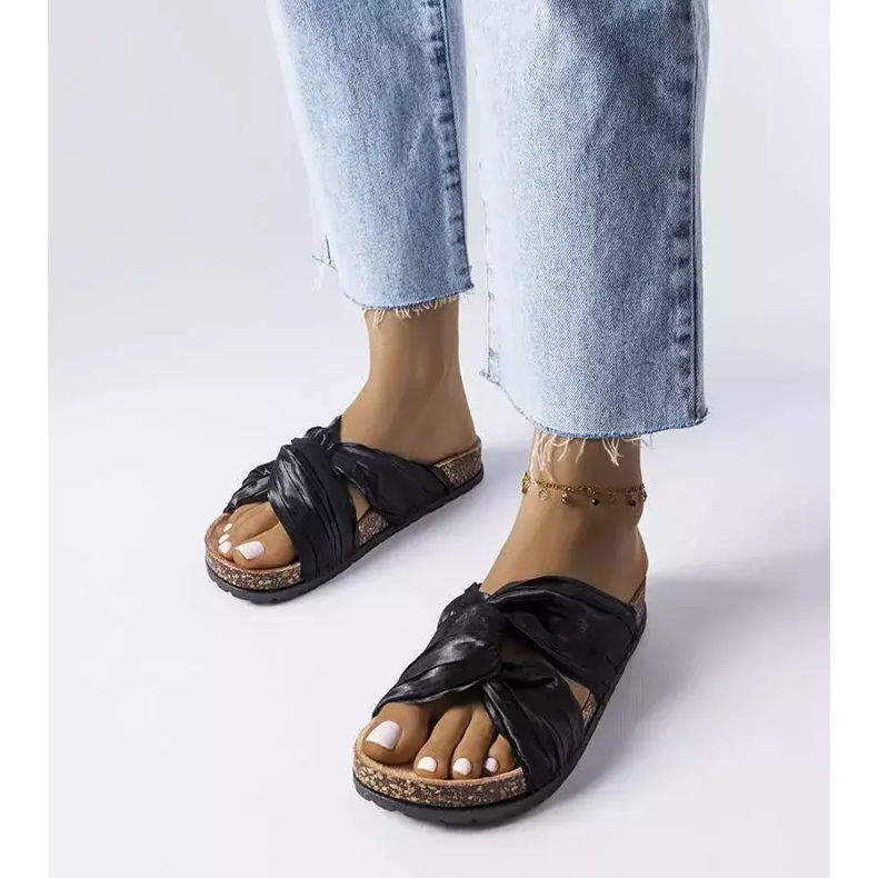 BM Černé sklíčka zdobené materiálem Fresne černá 1