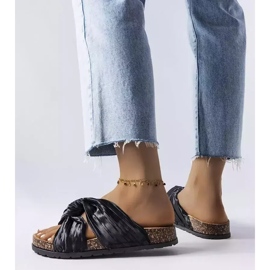 BM Černé sklíčka zdobené materiálem Fresne černá 2