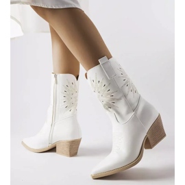 Bílé kovbojské boty Leopardi se zdobeným svrškem bílý 1