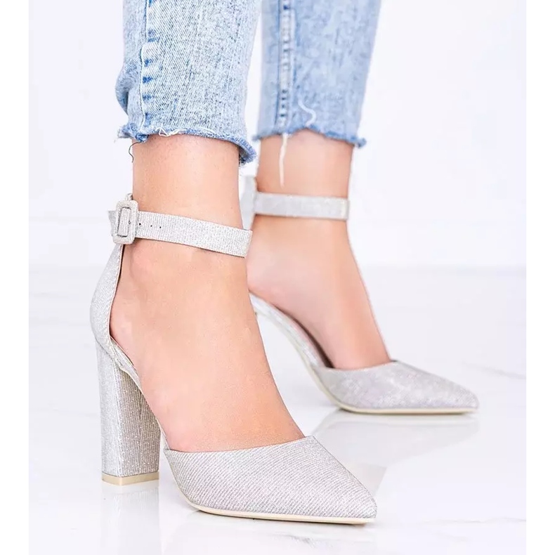 Lesklé béžové lodičky na Milaině postu béžový 1