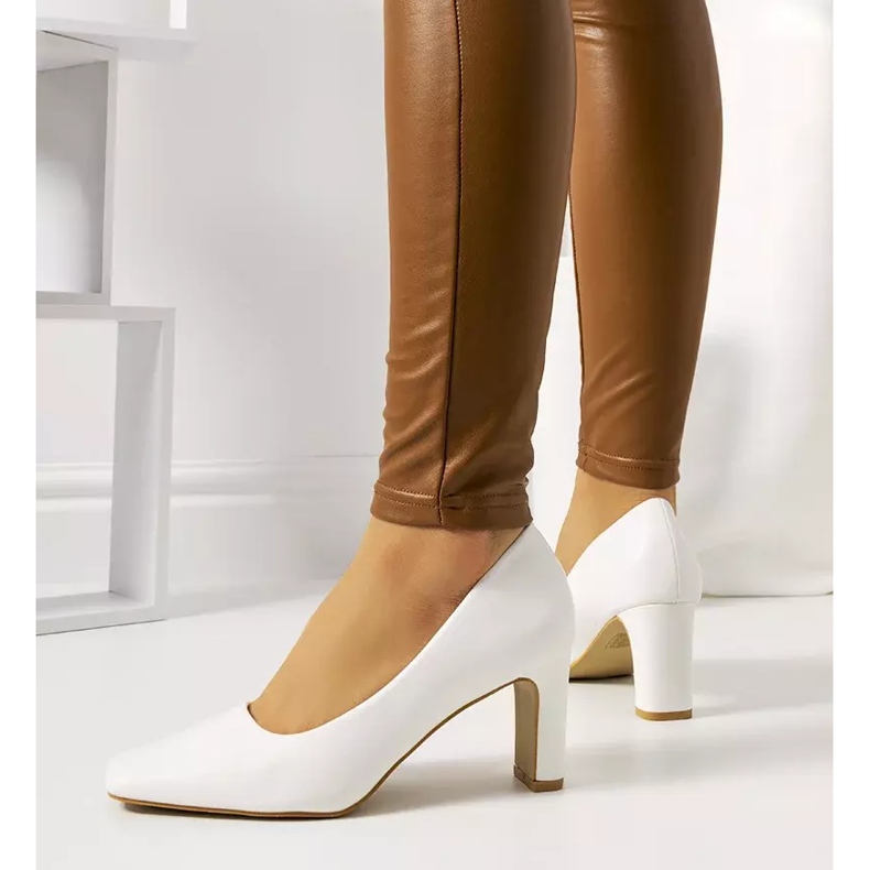 Dámské bílé lodičky Graves bílý ecru 1