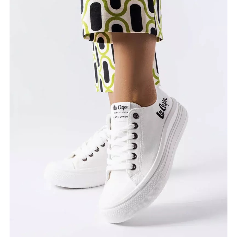 Bílé tenisky Lee Cooper LCW-23-44-1623L bílý 1