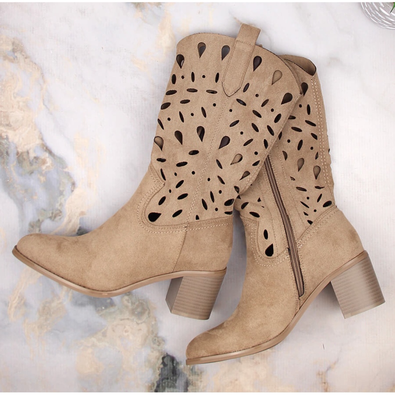 M. DASZYŃSKI Dámské teplé prolamované kovbojské boty béžové M.Daszyński MR2337-3 béžový 1 M. DASZYŃSKI Dámské teplé prolamované kovbojské boty béžové M.Daszyński MR2337-3 béžový 1