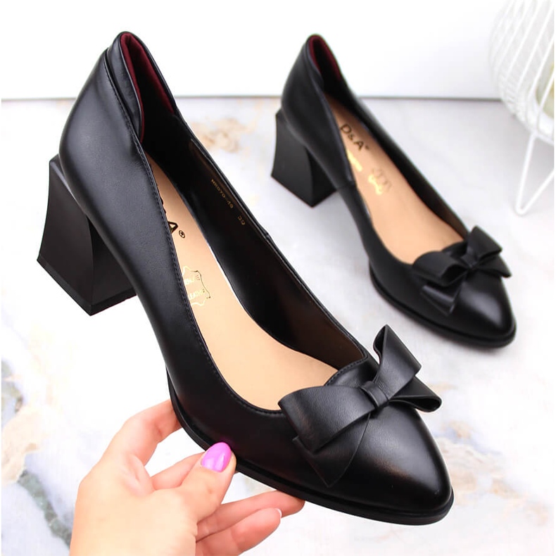 Dámské boty na podpatku s černou mašlí D&amp;A S.Barski Premium Collection MR870-48 černá 1