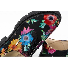 ARS Dámské kožené boty na silné podrážce s květinami 1163 černá 1