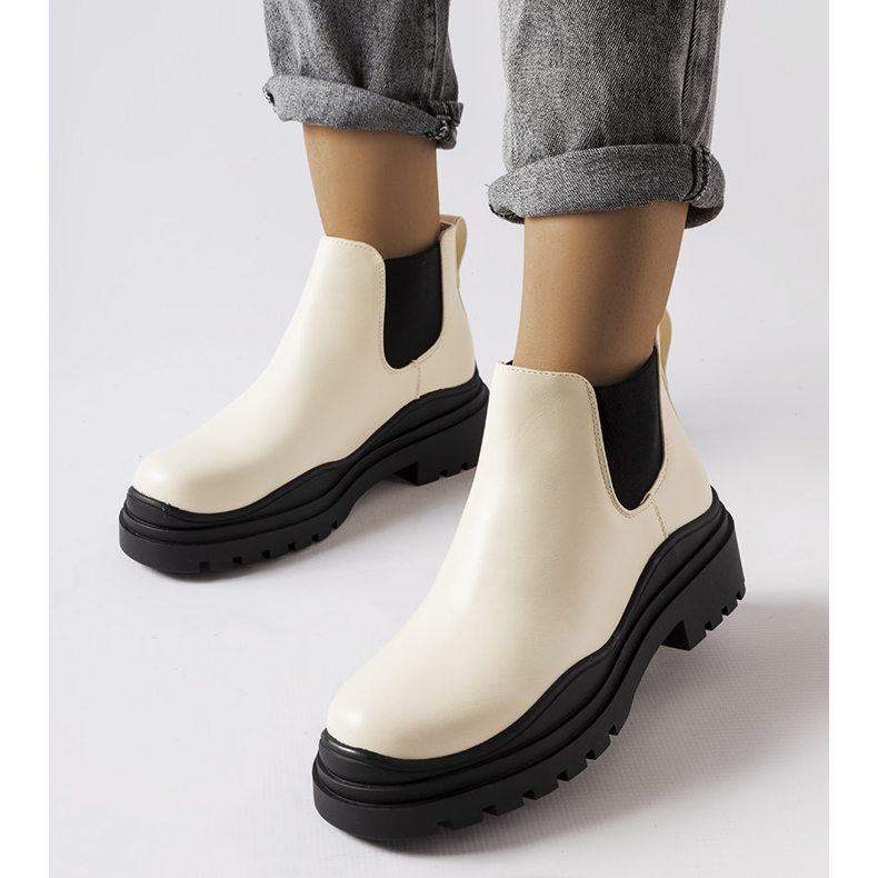 Béžové kozačky na černé platformě od Marinone béžový 1 Béžové kozačky na černé platformě od Marinone béžový 1