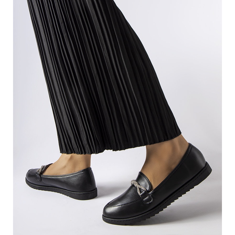 Černé mokasíny s kamínky od Paoly černá 2