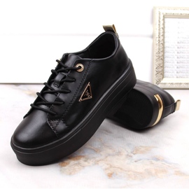 Kožené dámské boty na černé platformě Filippo černá 1