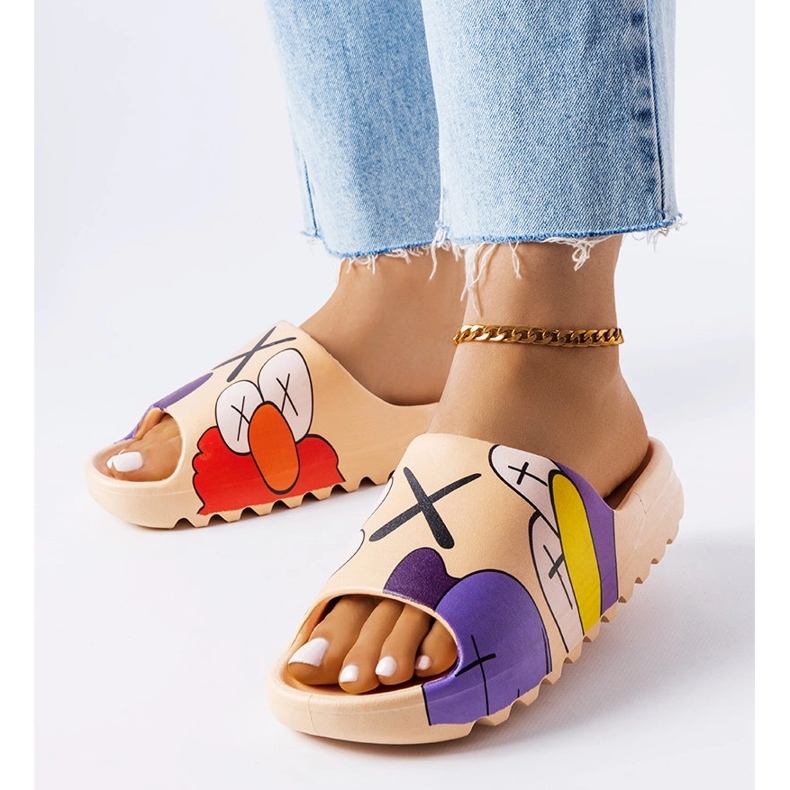 Tmavě béžové žabky s potisky Lindale béžový 1