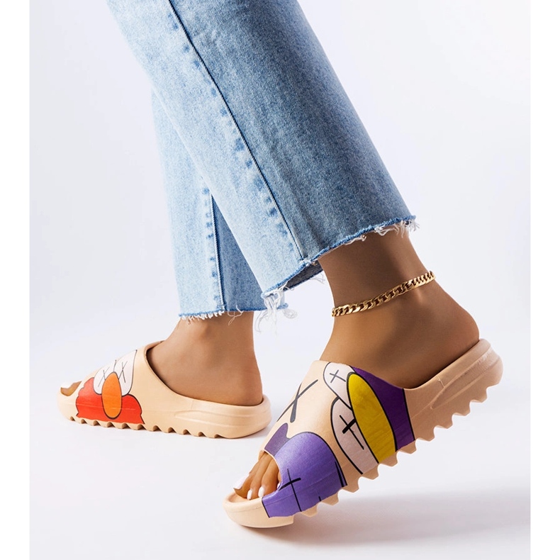 Tmavě béžové žabky s potisky Lindale béžový 2