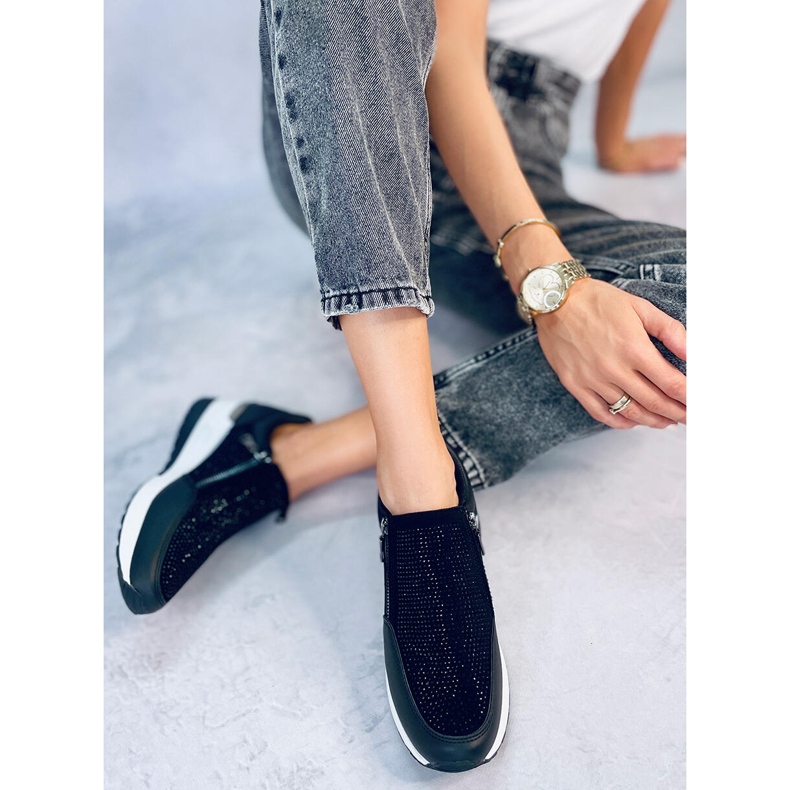 Dámské lesklé černé sportovní tenisky na klínku černá 4