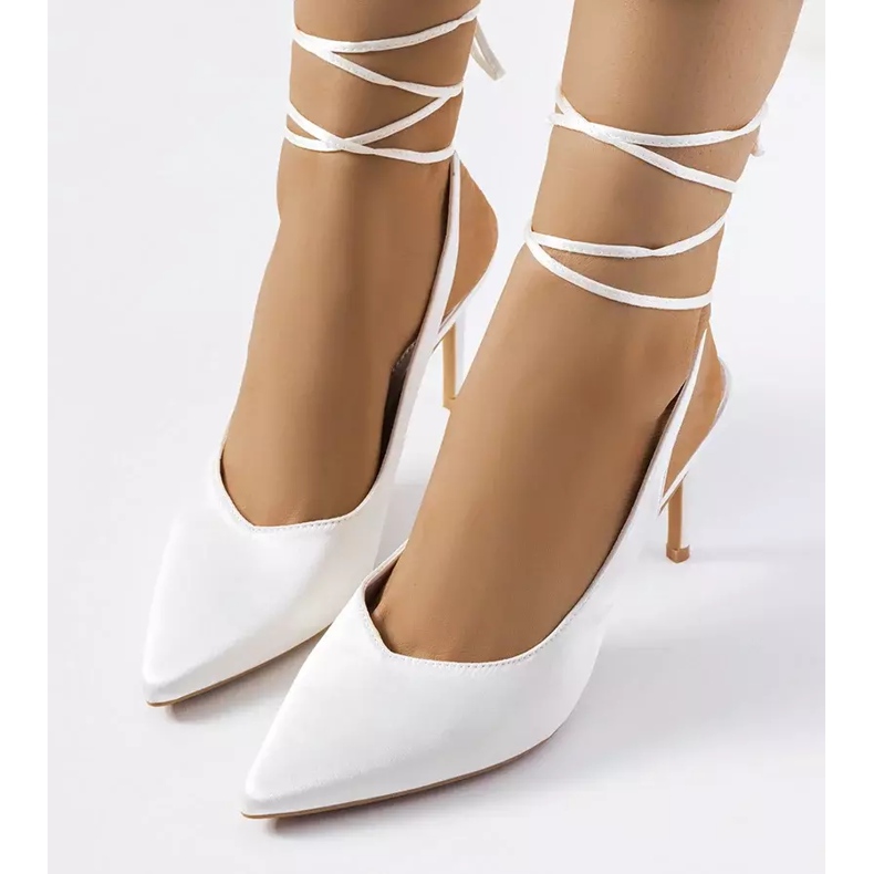 Béžové podpatky s vázáním Anneli béžový 2