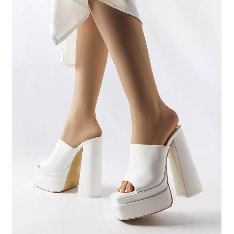 BM Mercure bílé sandály na vysokém podpatku bílý 1