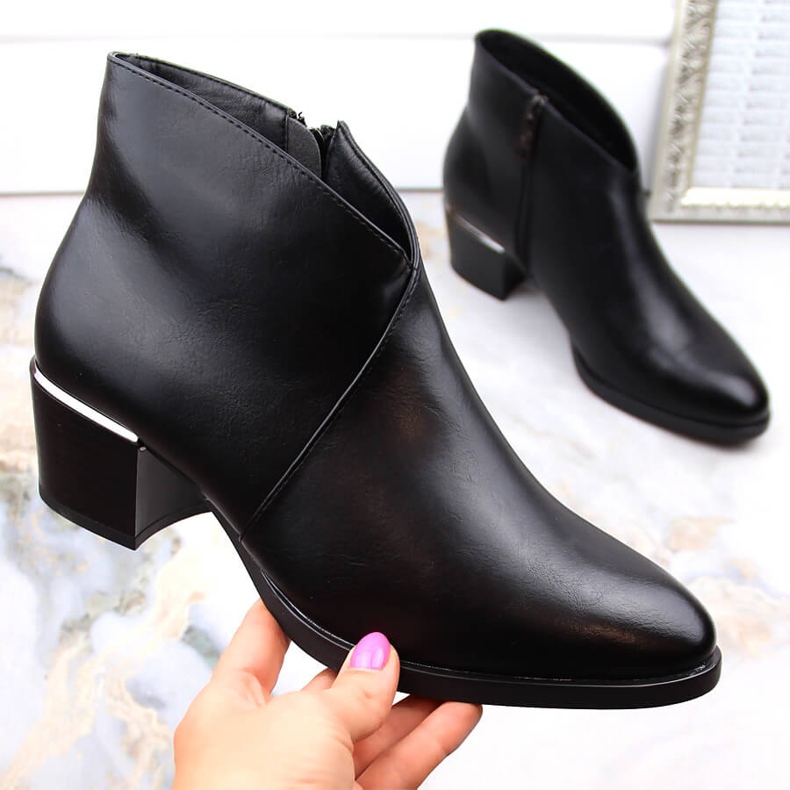 Dámské zateplené kovbojské boty na vysokém podpatku, černé Vinceza 58125 černá 1